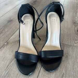 Vici Dolls ShuShop Classic Leather Black 4” Block Heel Sandals Heels Size 5.5